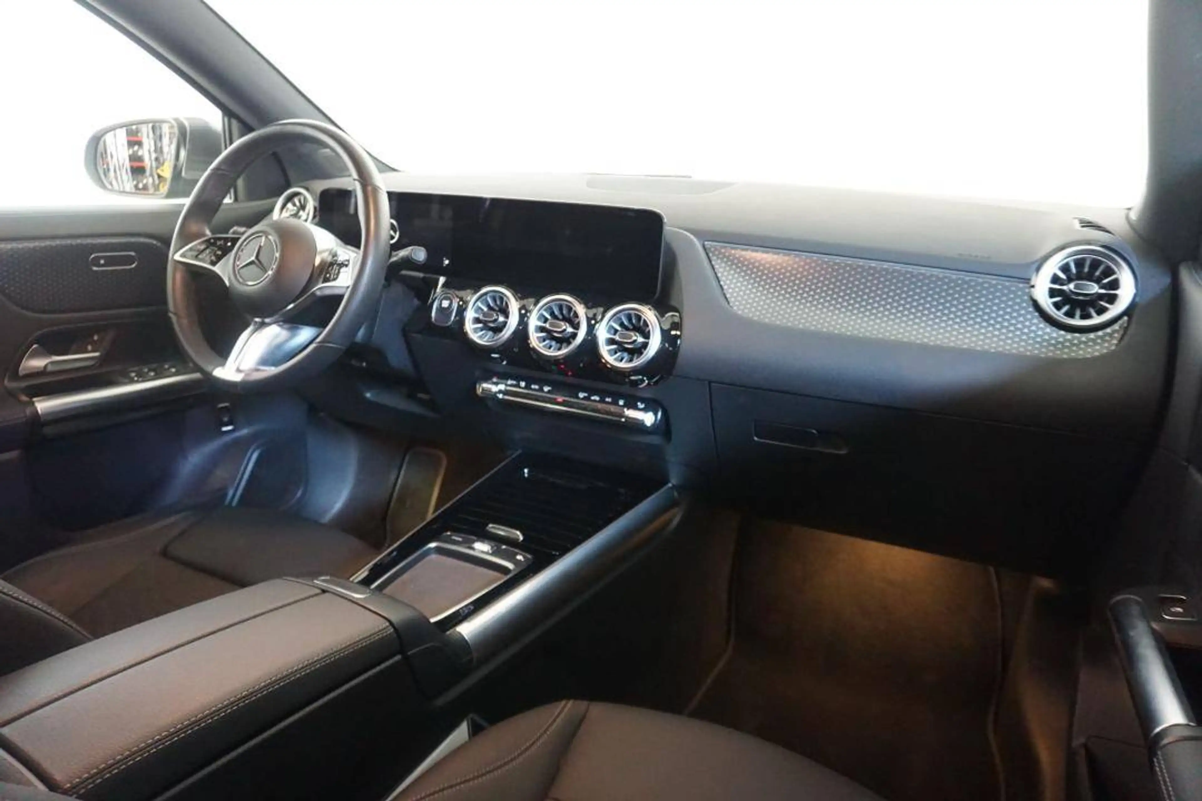 Mercedes-Benz EQA 250 plus — photo 3