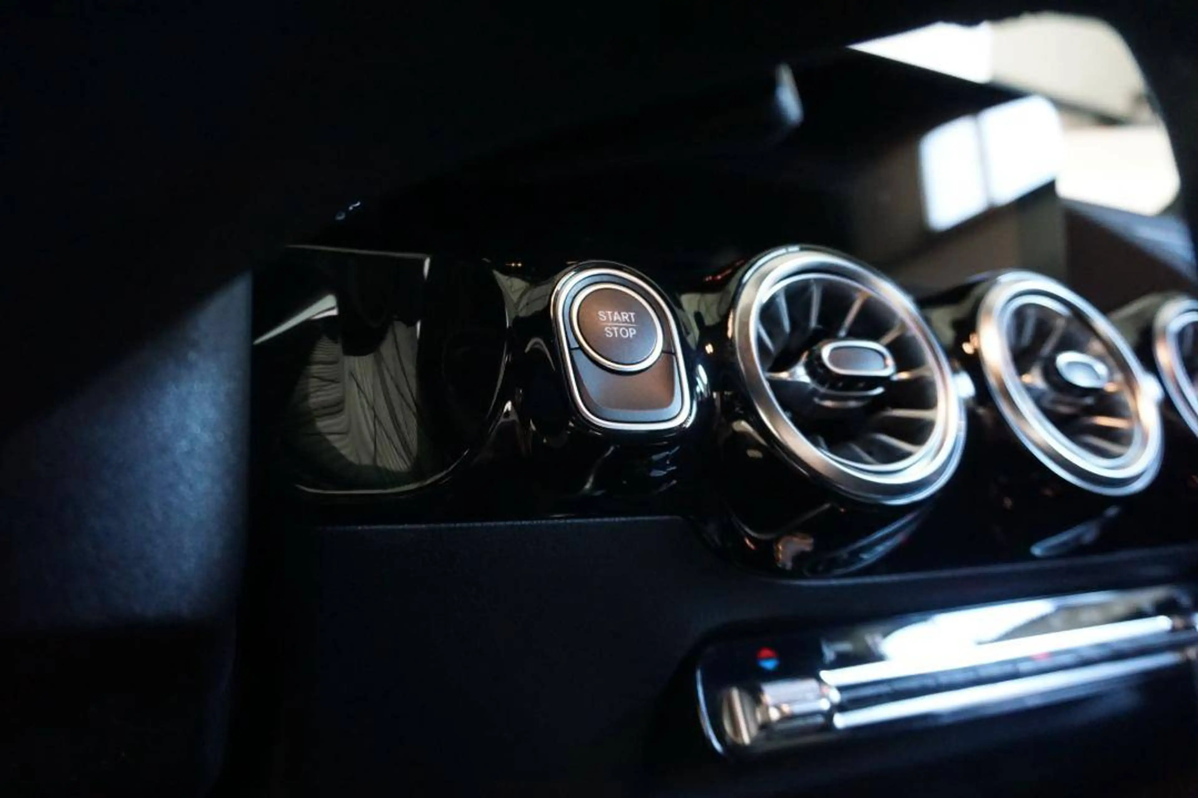 Mercedes-Benz EQA 250 plus — photo 8