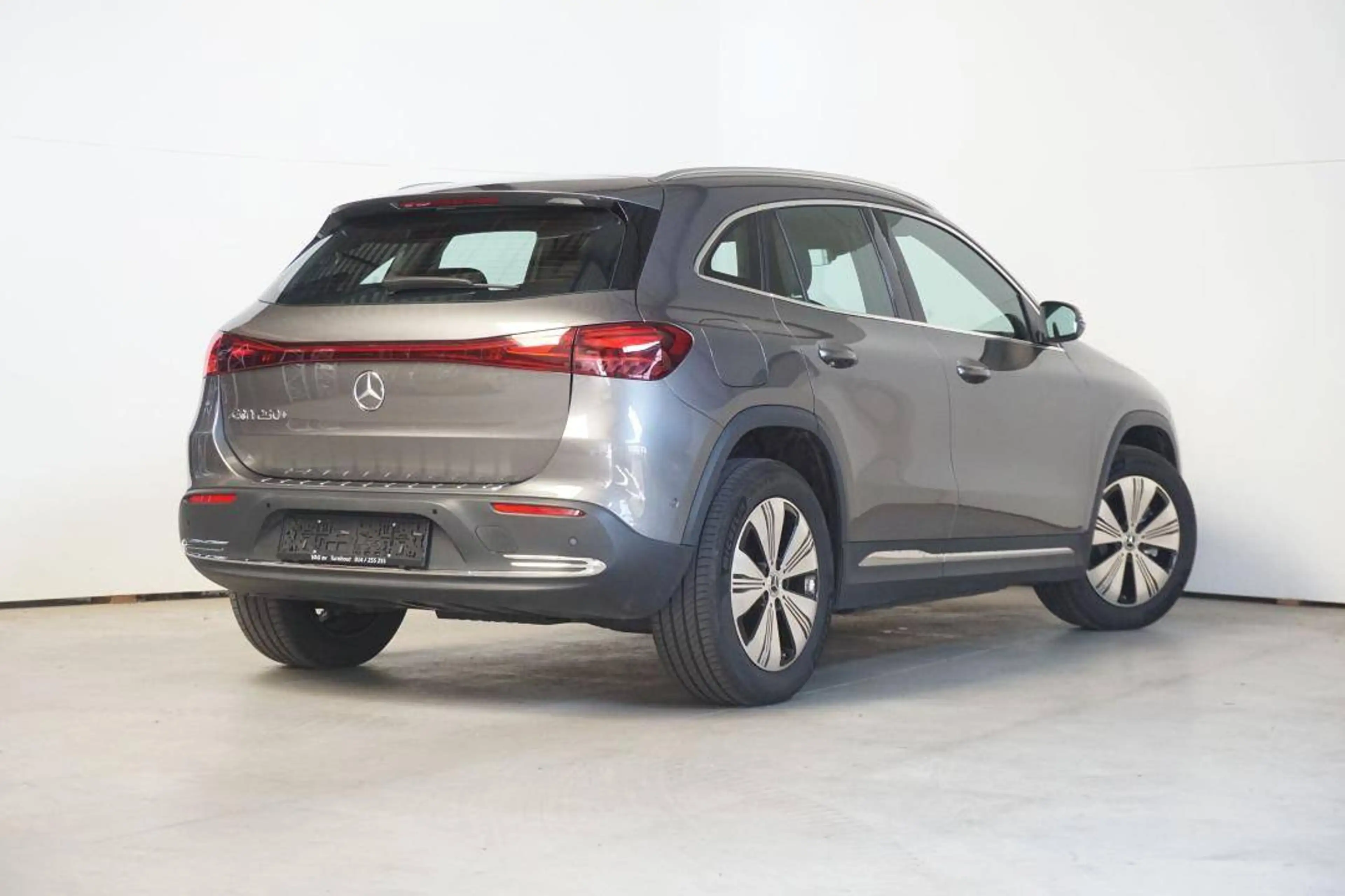 Mercedes-Benz EQA 250 plus — photo 2