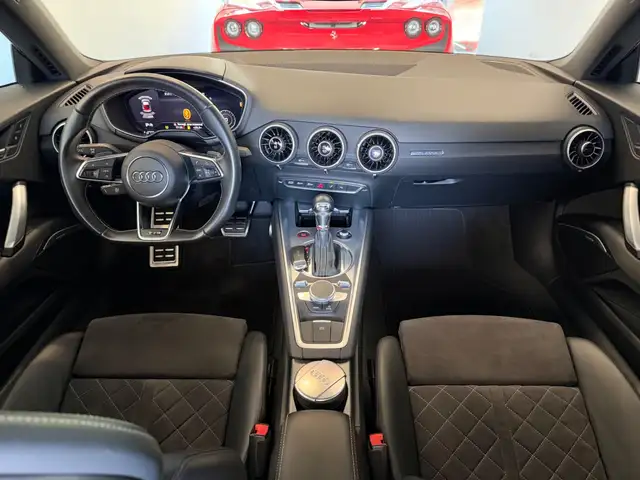 Audi TT view 10