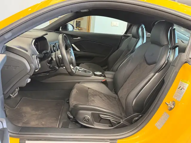Audi TT view 7