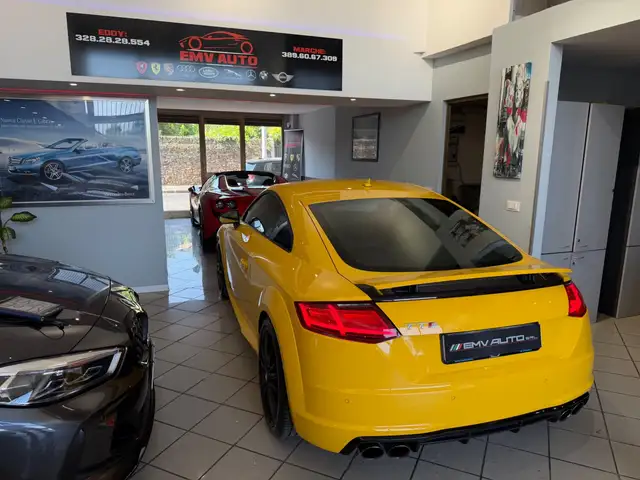 Audi TT view 12