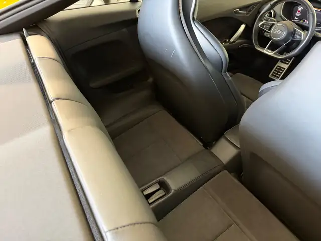 Audi TT view 11