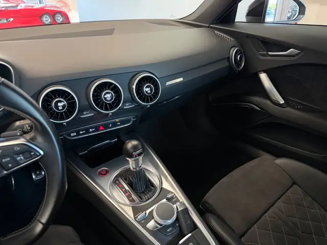 Audi TT view 5