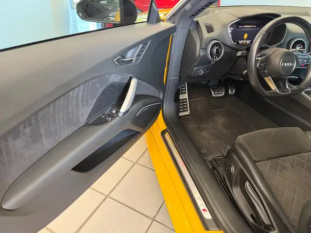 Audi TT view 6
