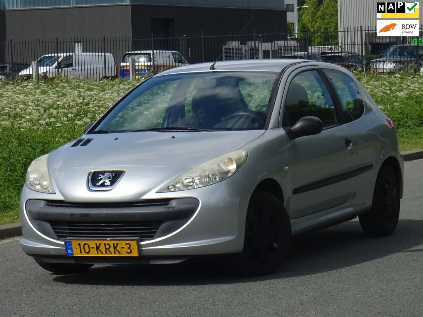Peugeot 206 + 1.1 XR 2DE EIGENAAR 92DKM/NAP/ELEKRAM/APK Grijs - 1
