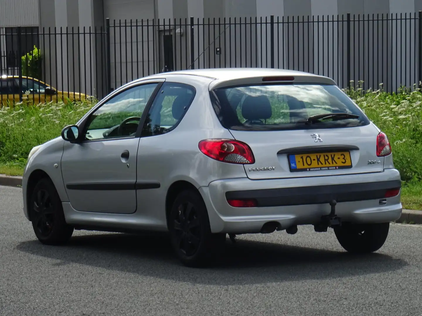 Peugeot 206 + 1.1 XR 2DE EIGENAAR 92DKM/NAP/ELEKRAM/APK Grijs - 2