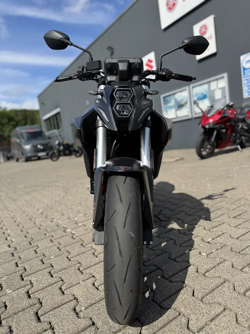 Suzuki GSX 8S mit vielen Extras incl. 25mm Tieferlegung Noir - 2