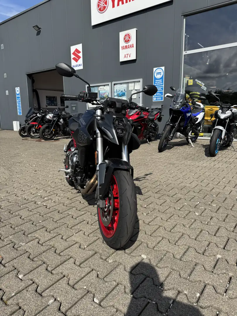 Suzuki GSX 8S mit vielen Extras incl. 25mm Tieferlegung Noir - 1