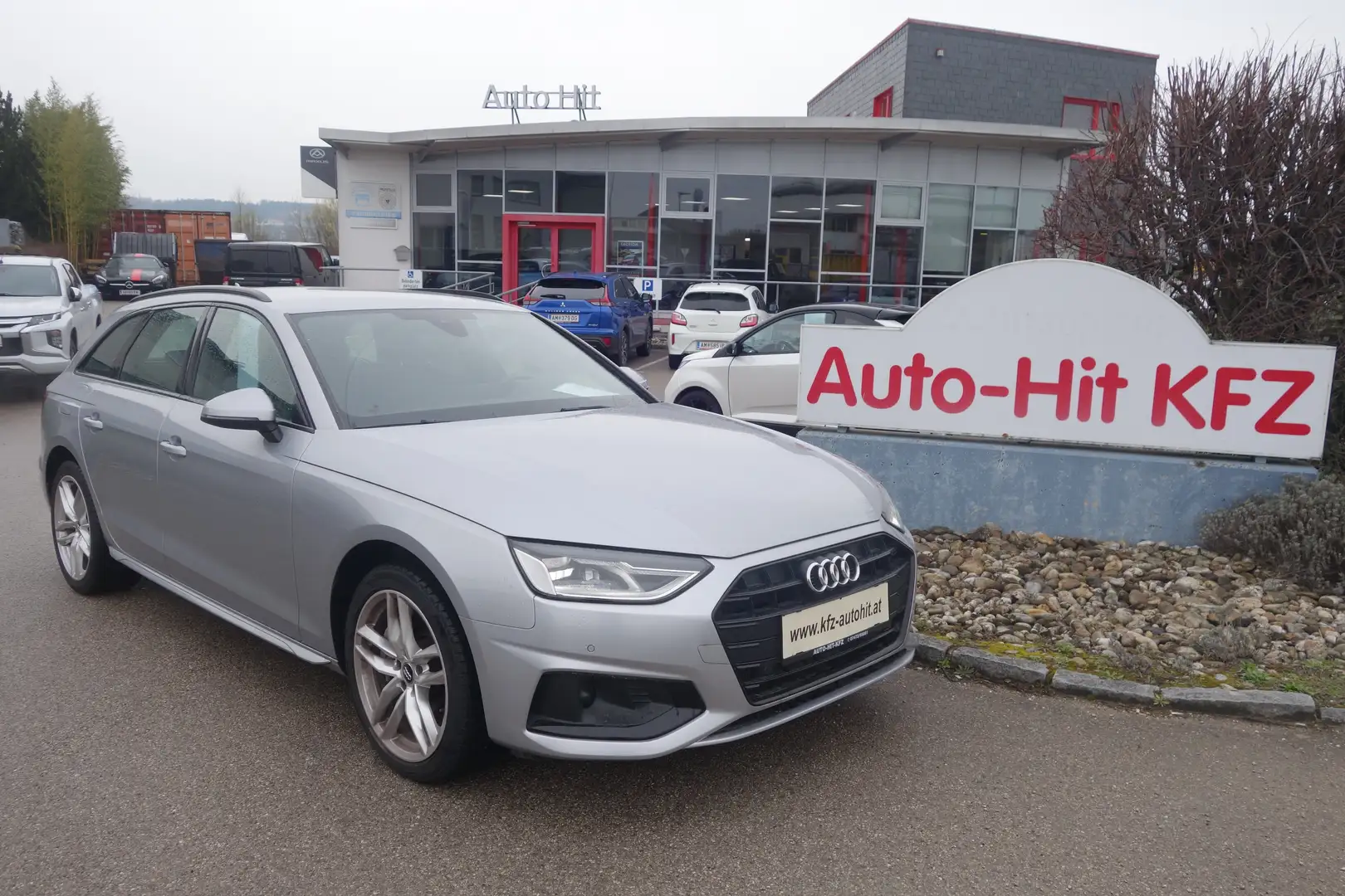 Audi A4 Avant 40 TDI advanced S-tronic *Leder/18"ALU/AHK* Silber - 1