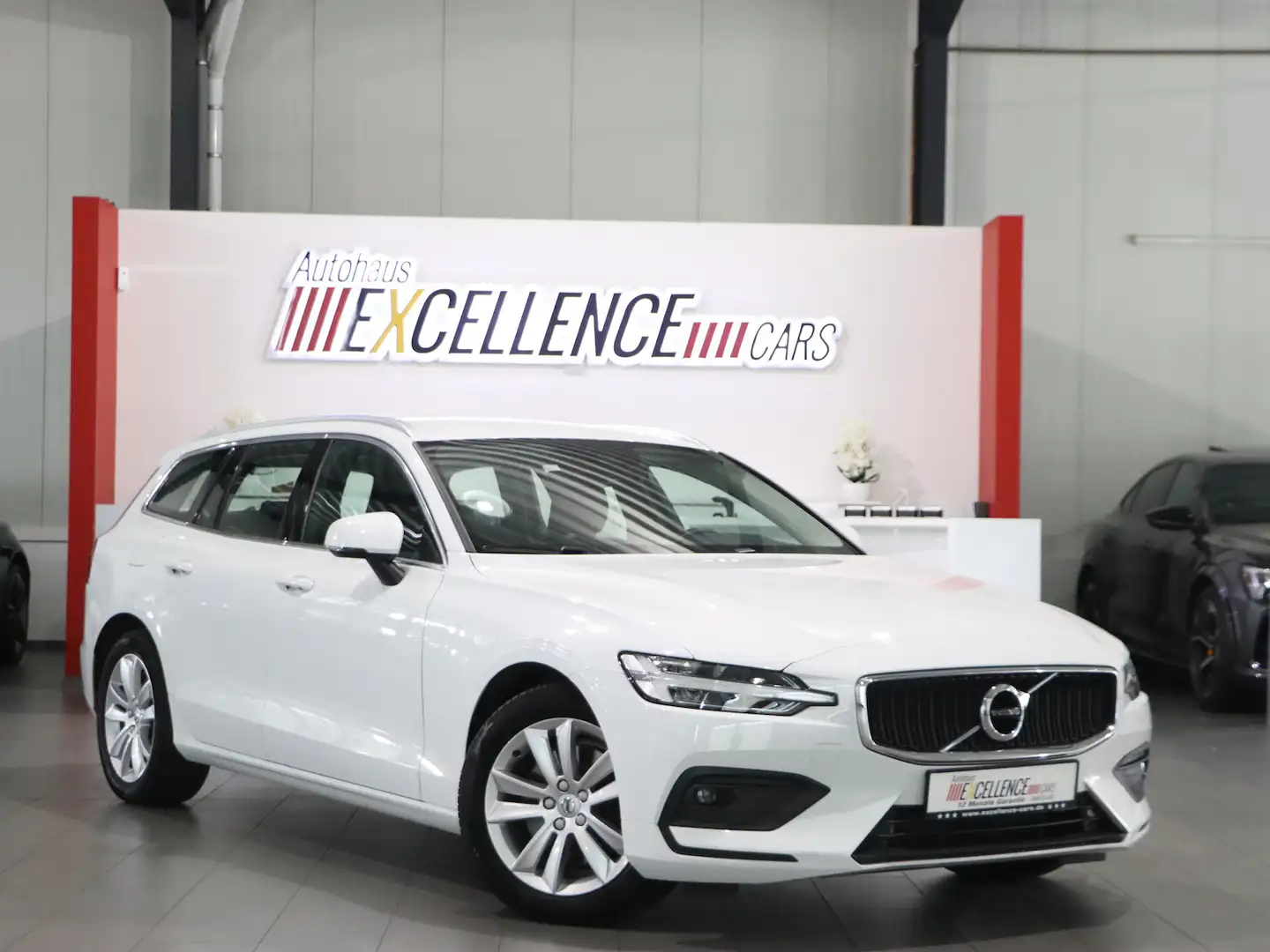 Volvo V60 B4 MOMENTUM PRO MATRIX-LED / VIRTUAL-COCKPIT Weiß - 1