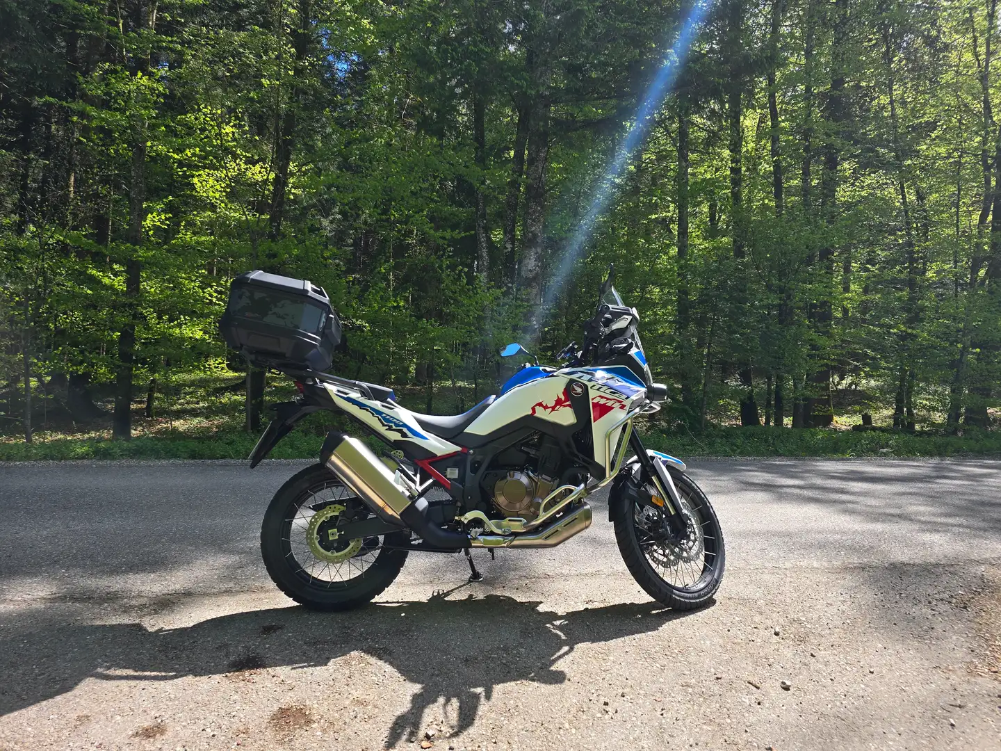 Honda CRF 1100 Africa Twin ES Modrá - 1