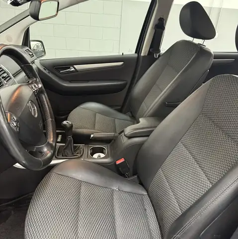 Mercedes-Benz A-Class view 9