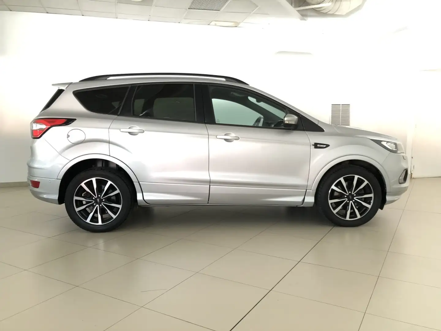 Ford Kuga 2.0TDCi Auto S&S ST-Line 4x2 150 Zilver - 2