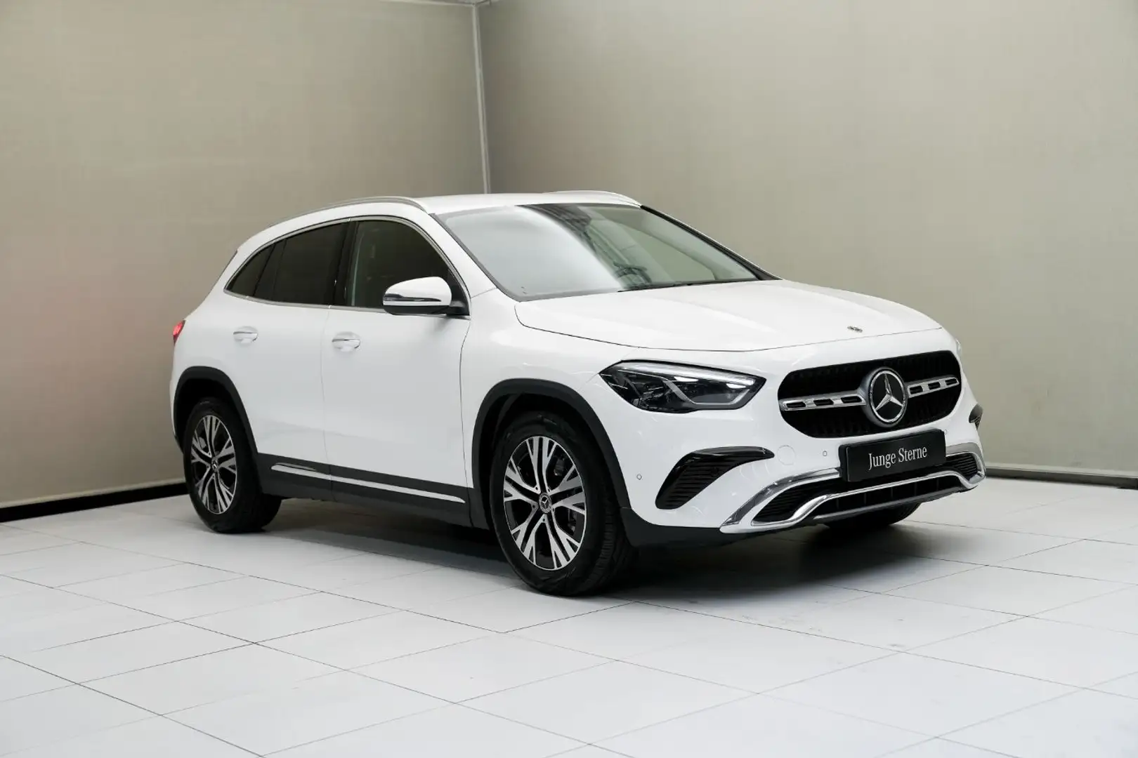 Mercedes-Benz GLA 180 Österreich-Edition W-Paket KAM SpurH FLA Weiß - 2
