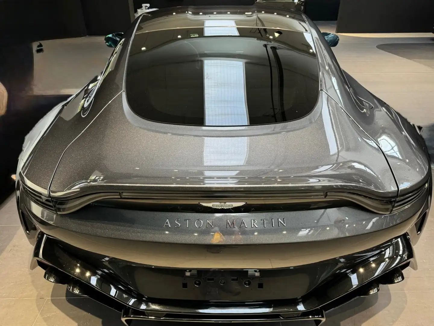 Aston Martin Vantage Vantage III Coupe 4.0 V8 auto -leggere descrizione Grijs - 2