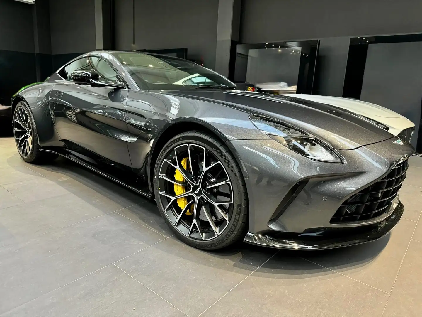 Aston Martin Vantage Vantage III Coupe 4.0 V8 auto -leggere descrizione Grigio - 2