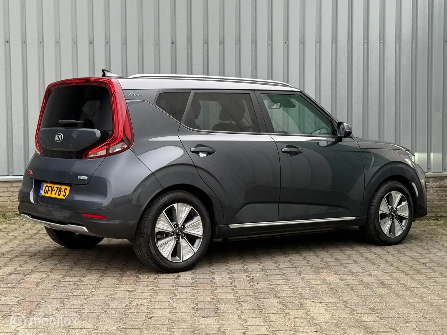 Kia Soul e-Soul ExecutiveLine 64 kWh|Stoel/Stuur verw.|H/K| Grau - 2