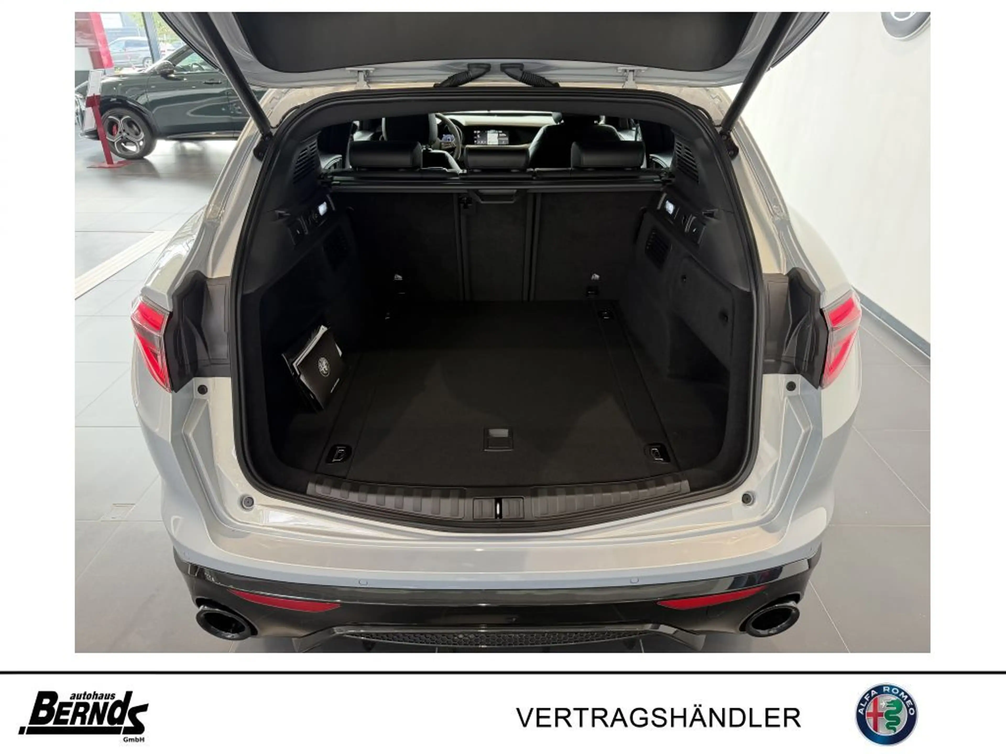 Alfa Romeo Stelvio 2.2 Diesel 16V AT8 Q4 Veloce TECHNOLOGIE-P. 21ZOLL — photo 13
