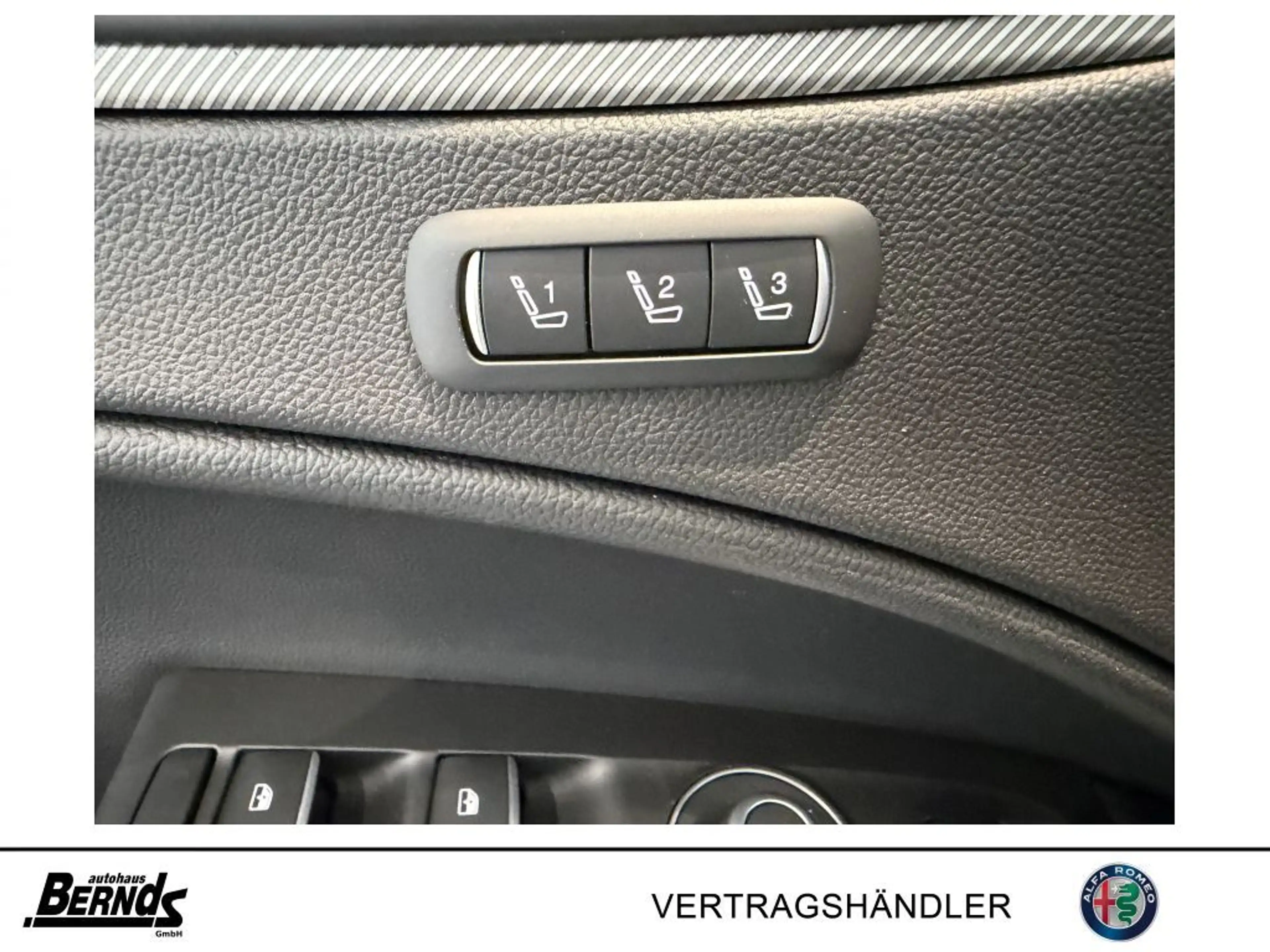 Alfa Romeo Stelvio 2.2 Diesel 16V AT8 Q4 Veloce TECHNOLOGIE-P. 21ZOLL — photo 10