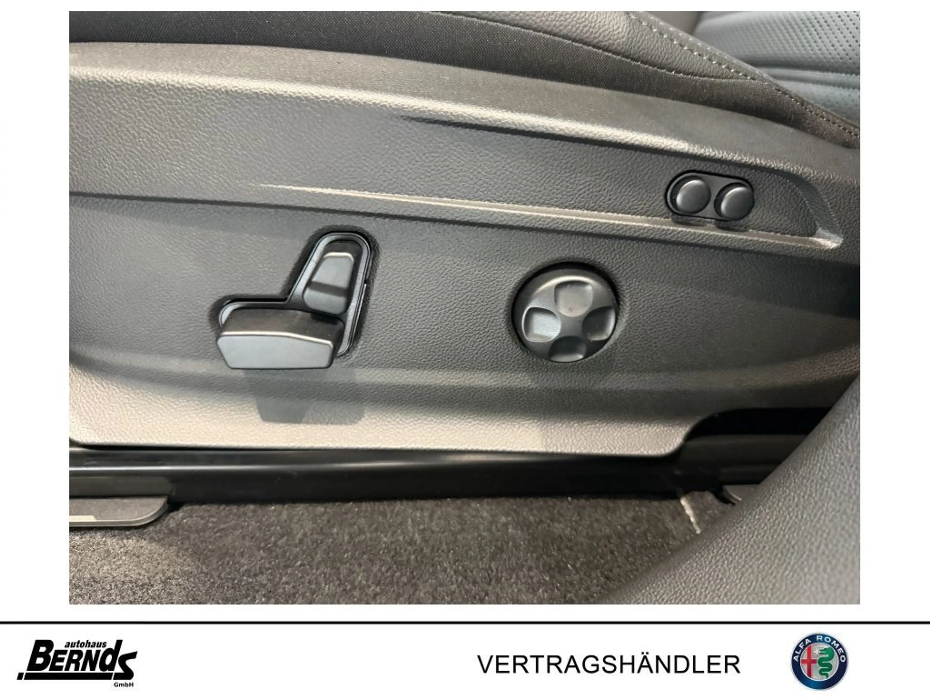 Alfa Romeo Stelvio 2.2 Diesel 16V AT8 Q4 Veloce TECHNOLOGIE-P. 21ZOLL — photo 11