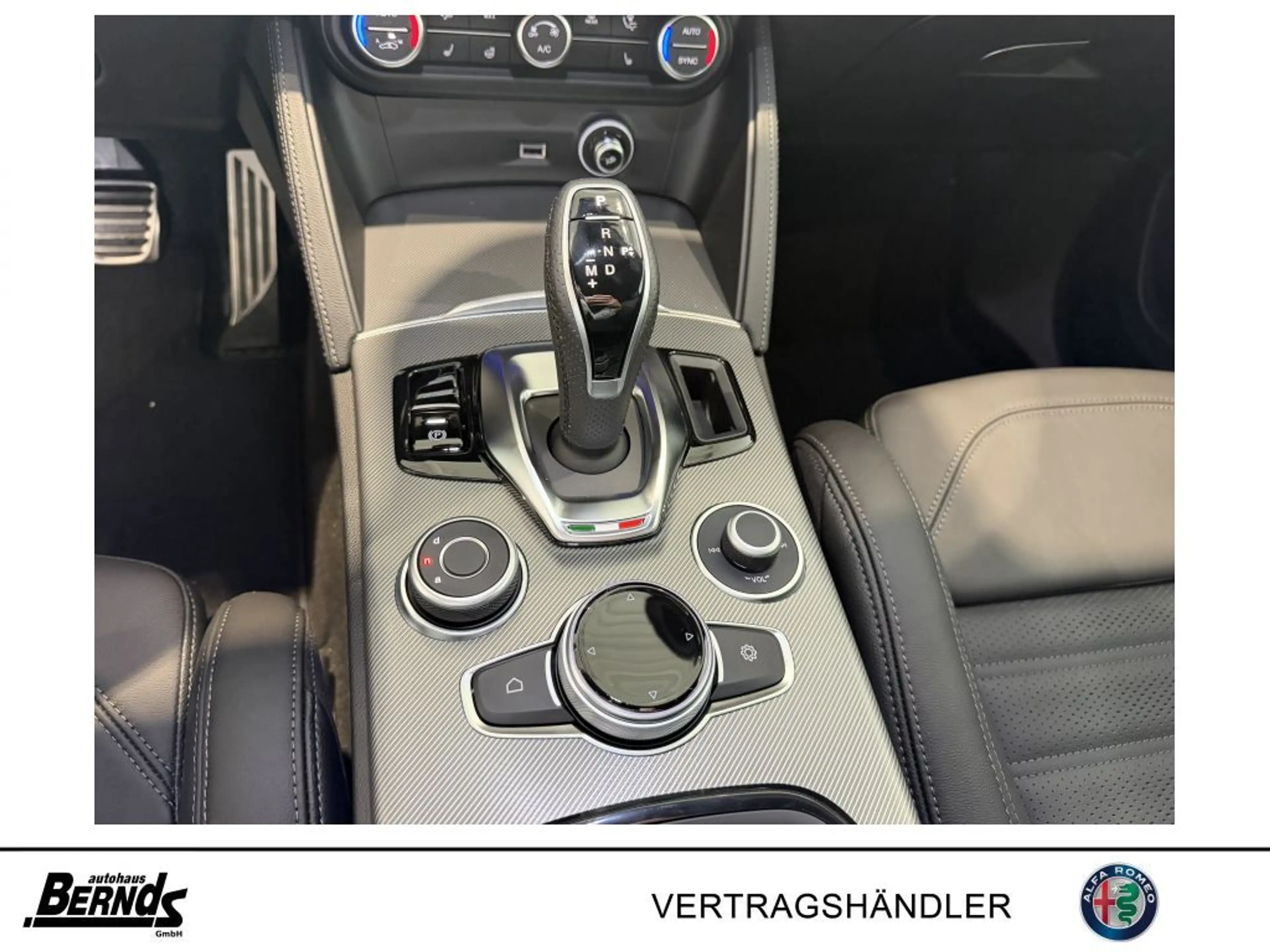 Alfa Romeo Stelvio 2.2 Diesel 16V AT8 Q4 Veloce TECHNOLOGIE-P. 21ZOLL — photo 12