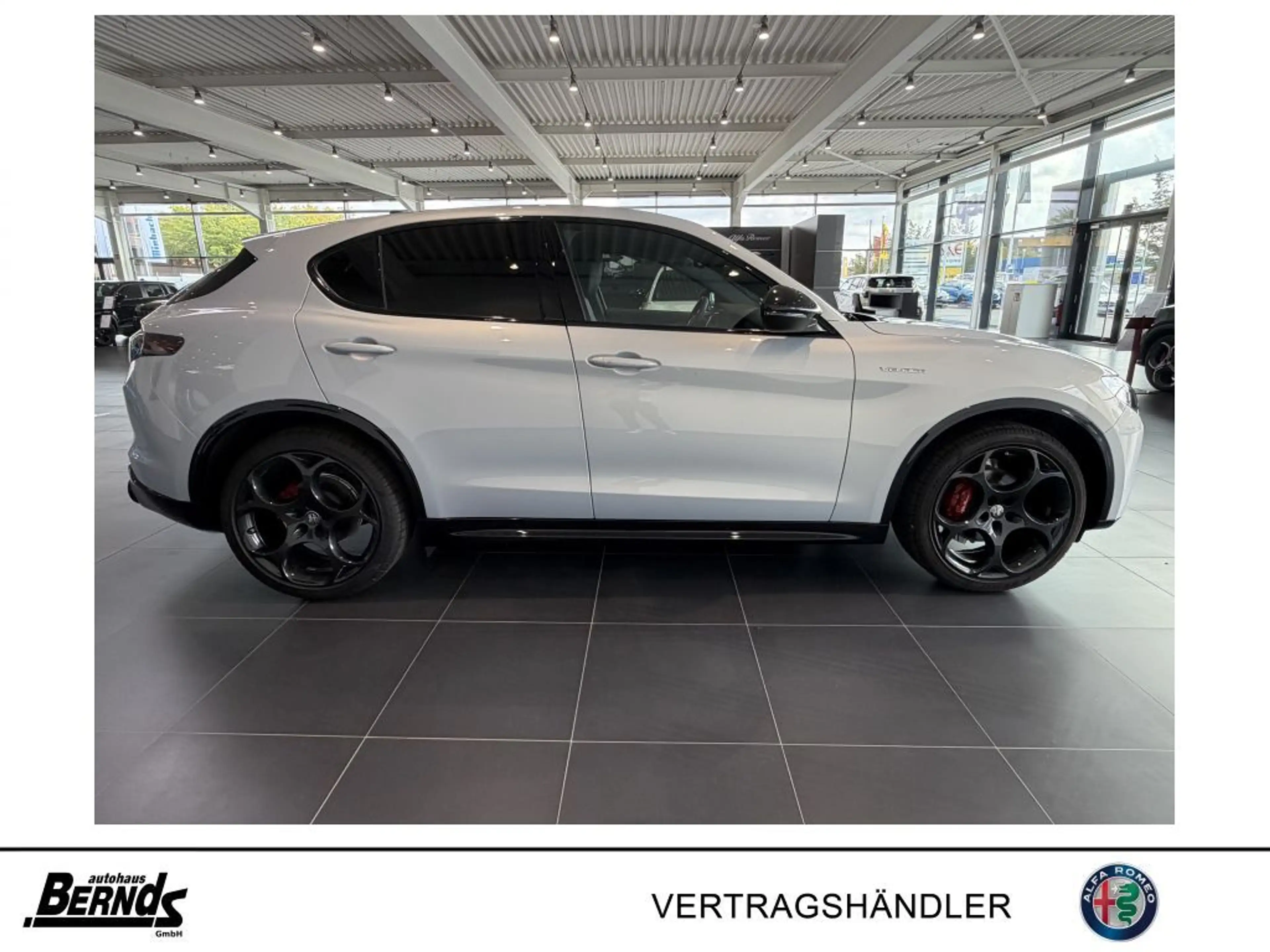 Alfa Romeo Stelvio 2.2 Diesel 16V AT8 Q4 Veloce TECHNOLOGIE-P. 21ZOLL — photo 4