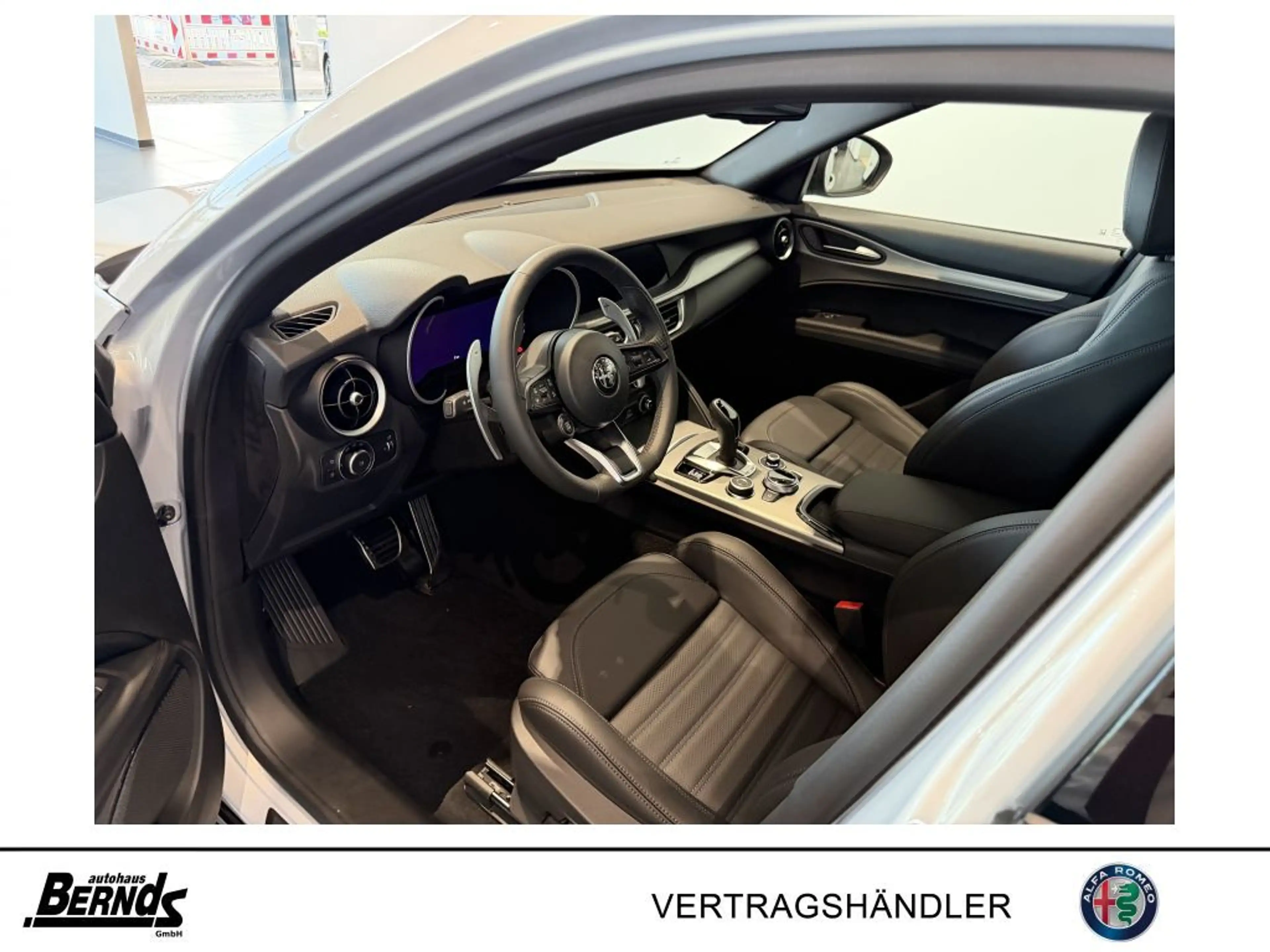 Alfa Romeo Stelvio 2.2 Diesel 16V AT8 Q4 Veloce TECHNOLOGIE-P. 21ZOLL — photo 9