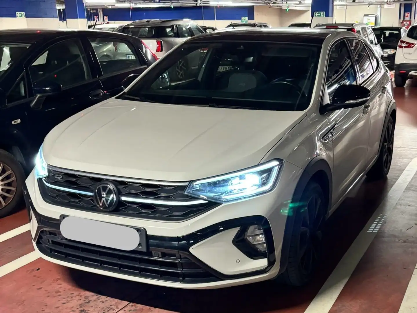 Volkswagen Taigo Taigo 1.0 tsi R-Line 110cv dsg Beżowy - 1