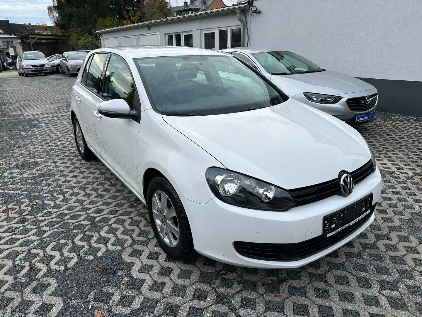 Volkswagen Golf Trendline - Benzin, TÜV 10/26 Weiß - 1