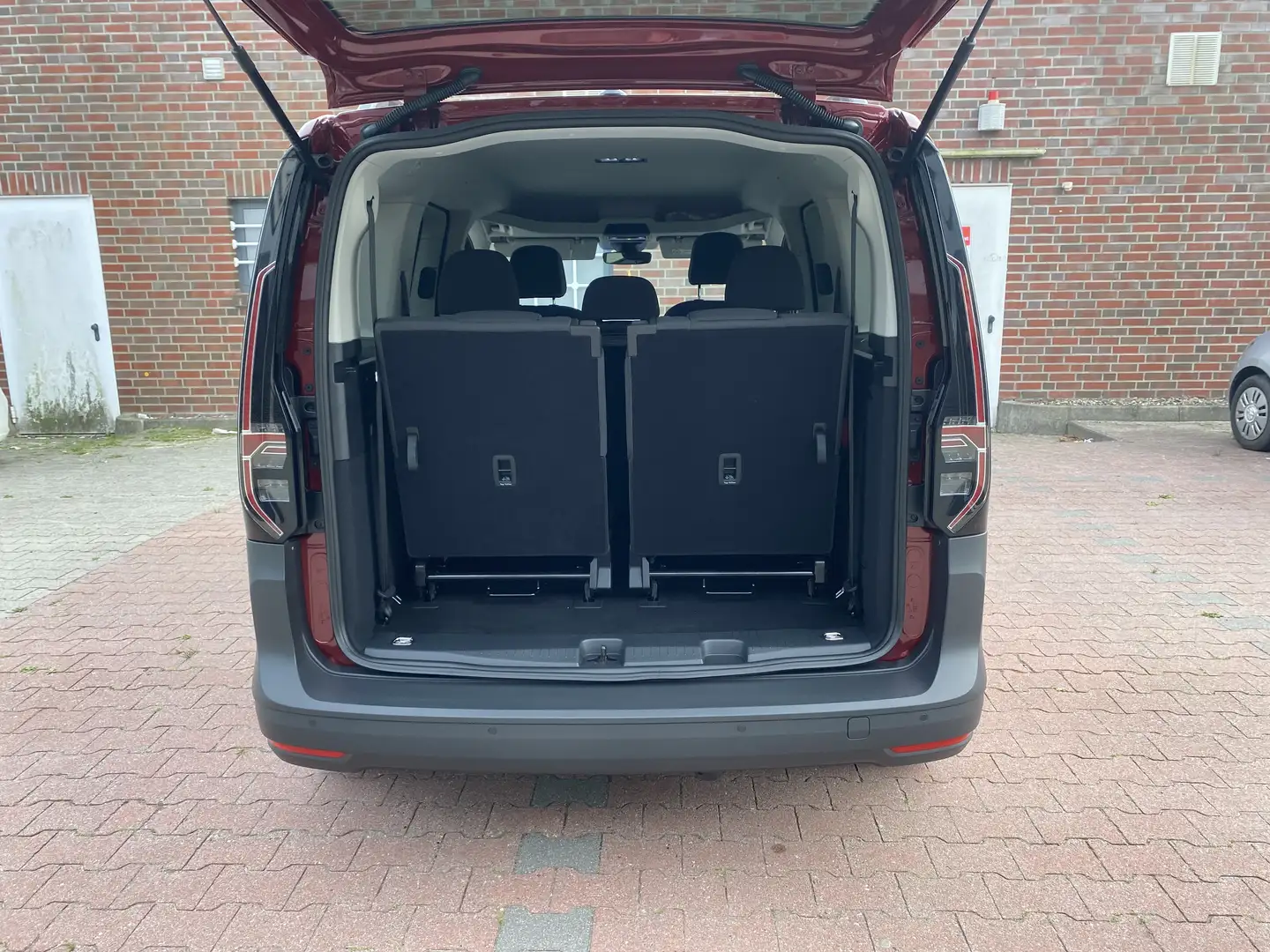 Volkswagen Caddy Basis Rot - 2