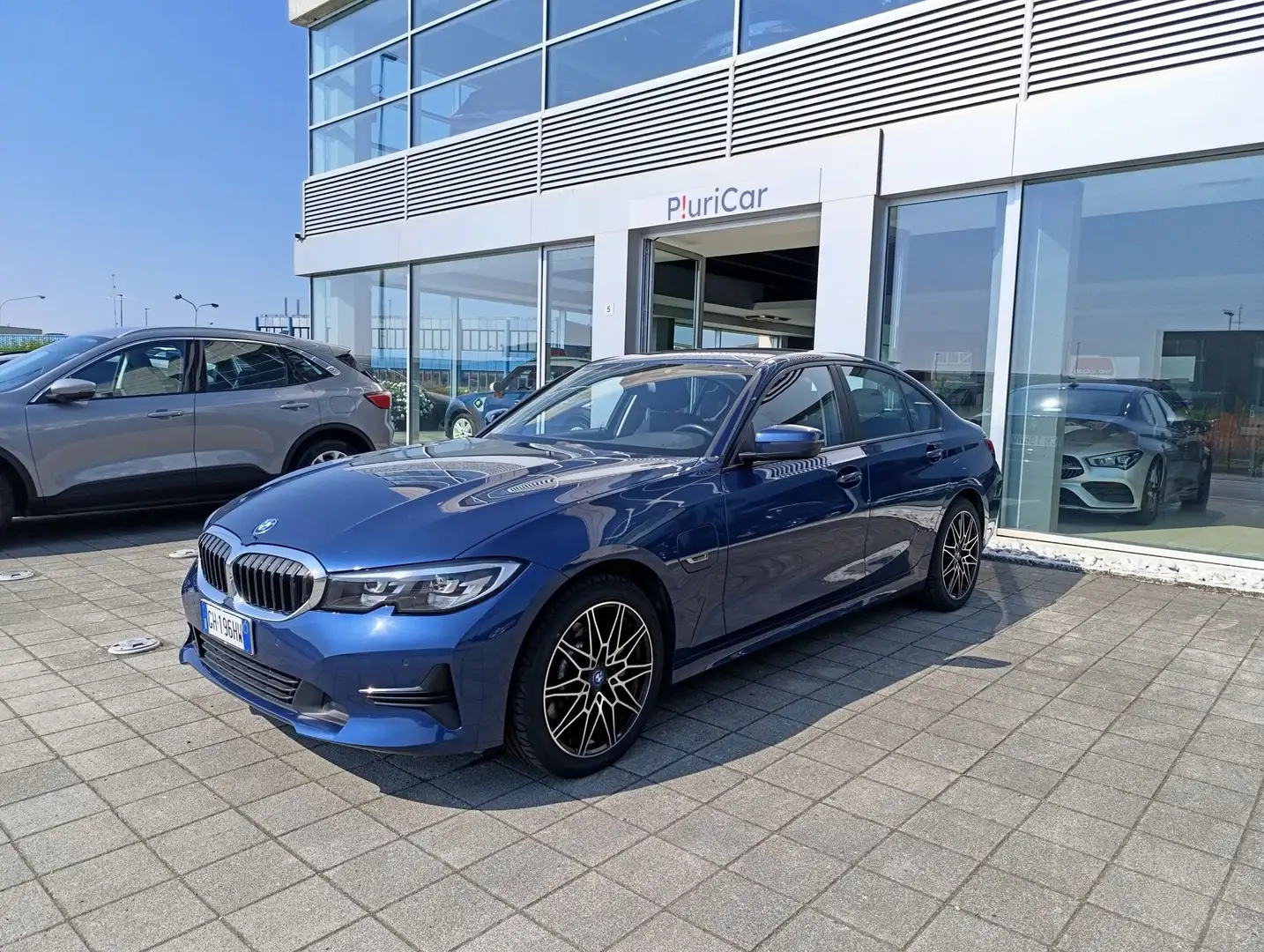 BMW 330 e xDrive Plugin Hybrid FariLED Android/CarPlay Albastru - 1