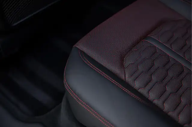 Audi RS Q8 view 23