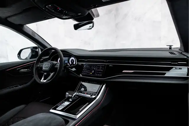 Audi RS Q8 view 28