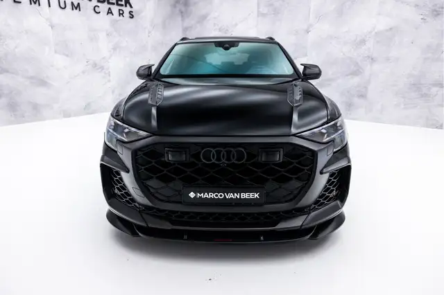 Audi RS Q8 view 11