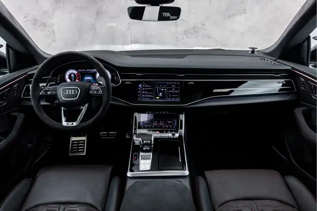 Audi RS Q8 view 25