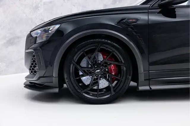 Audi RS Q8 view 8