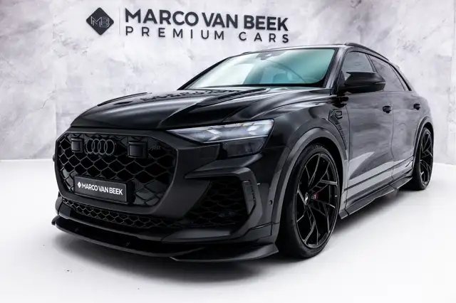 Audi RS Q8 view 4