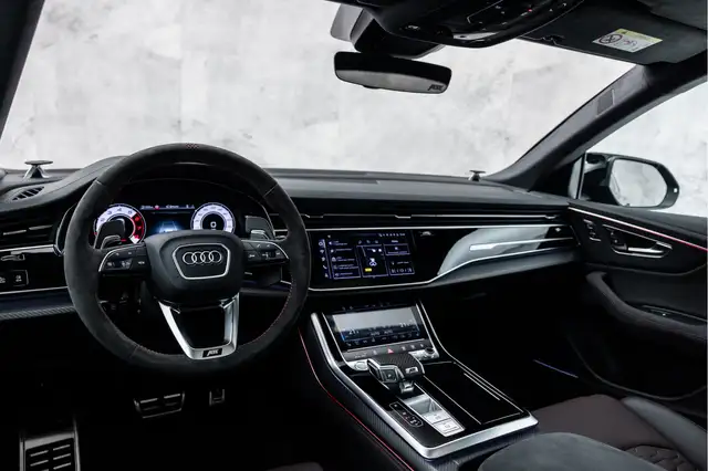 Audi RS Q8 view 24