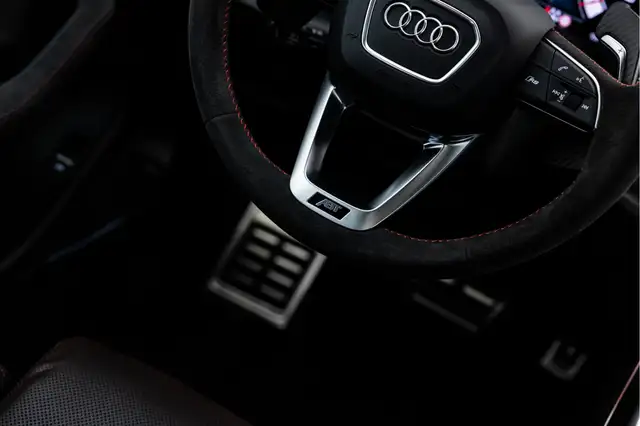 Audi RS Q8 view 27