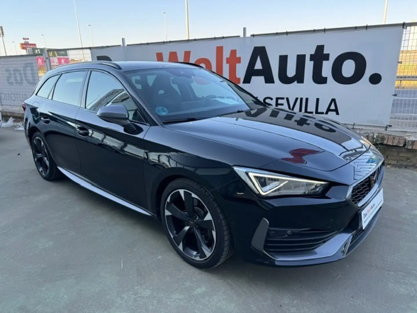 CUPRA Leon Sportstourer 2.0 TSI VZ DSG 180KW Noir - 2