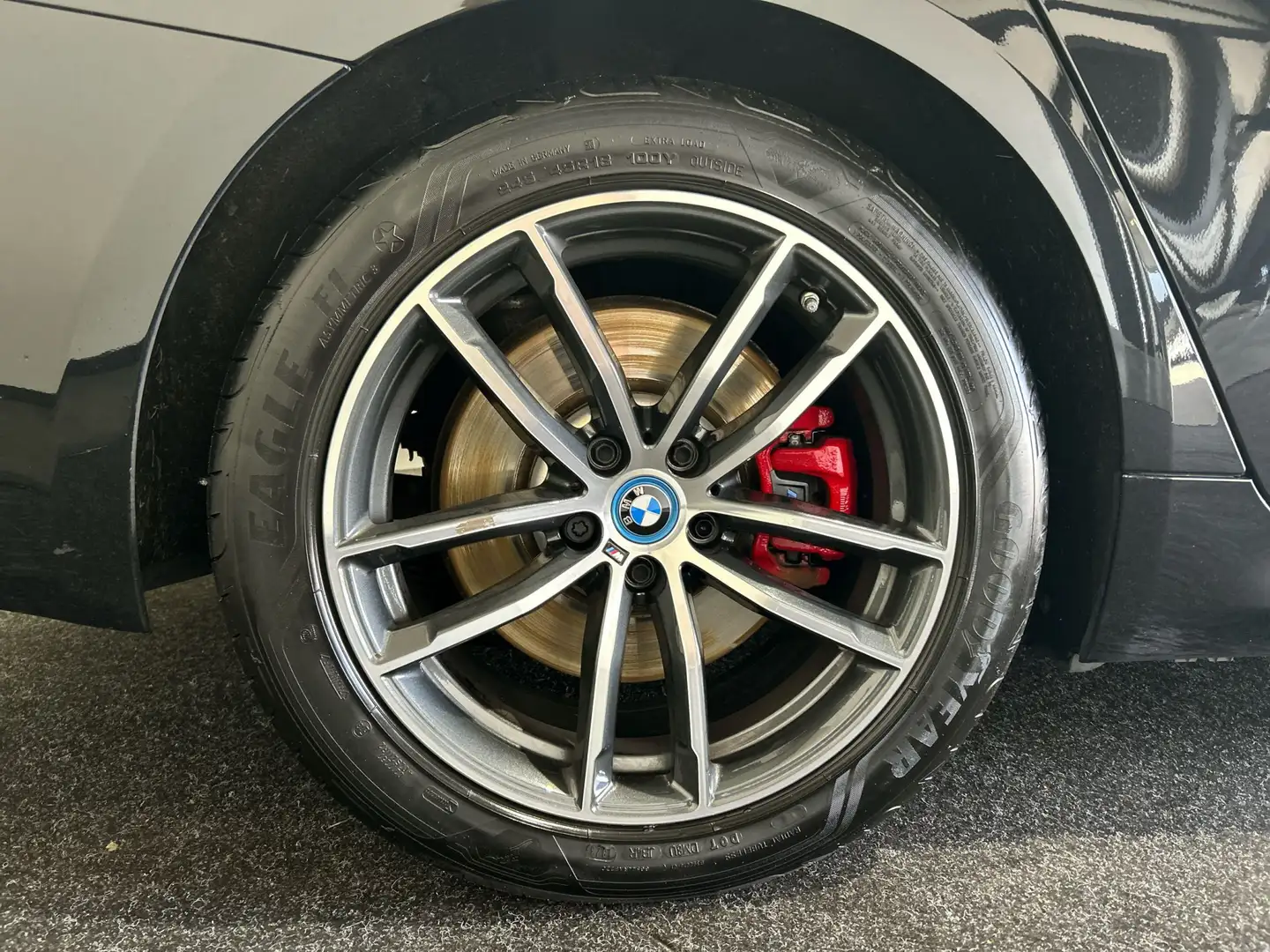 BMW 530 5-serie Touring 530e Business Edition Plus | M-spo Zwart - 2