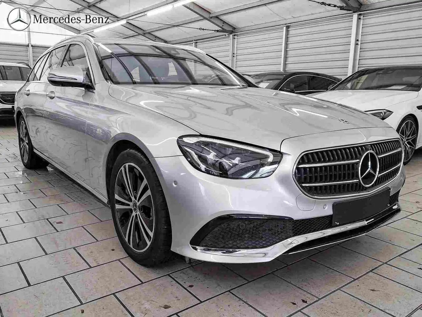 Mercedes-Benz E 400 d T 4M Avantgarde AHK+360°+LED+MBUX+18 Plateado - 2