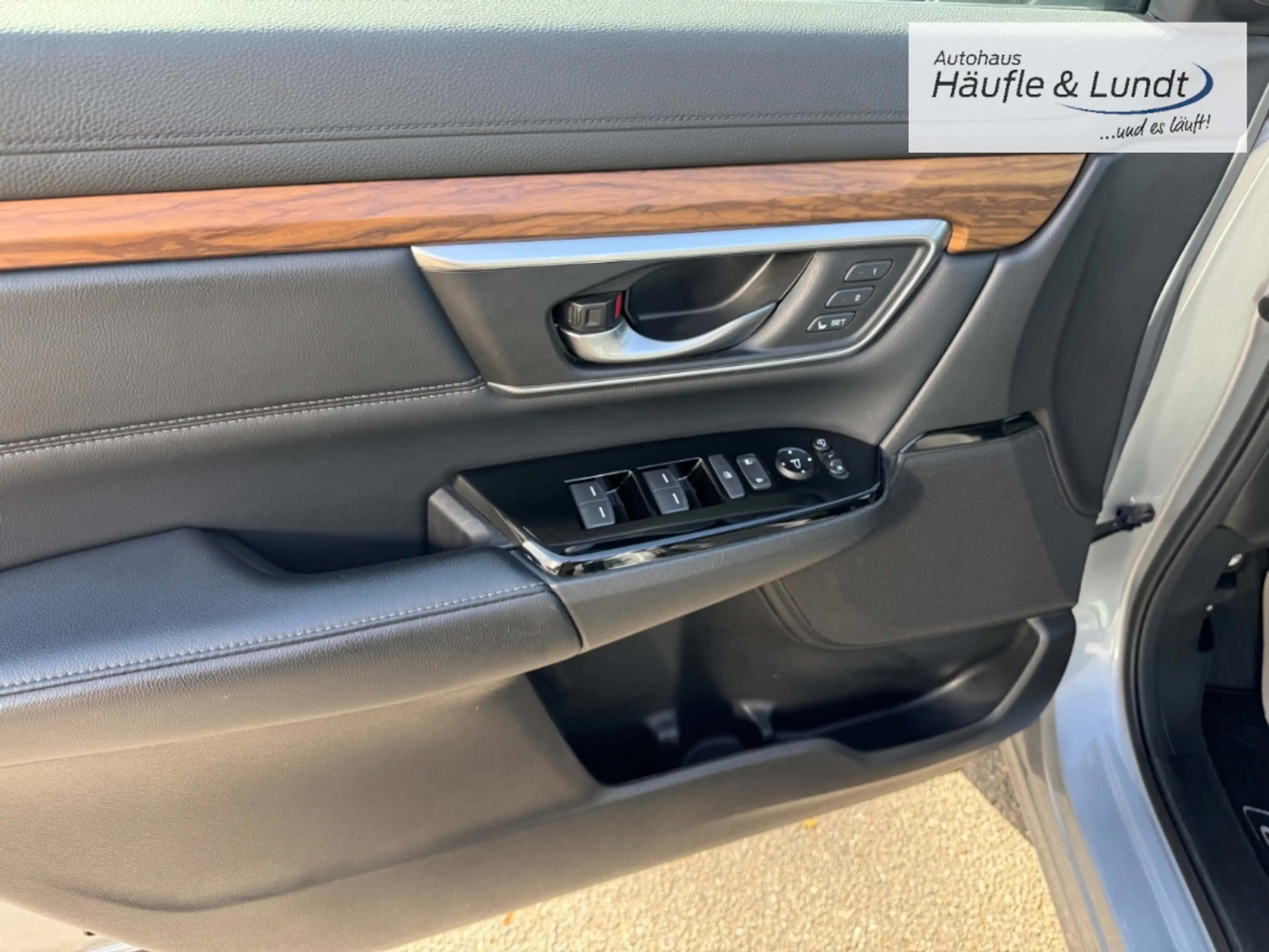 Honda CR-V 2.0 i-MMD HYBRID 4WD Executive El. Panodach Navi L — photo 8