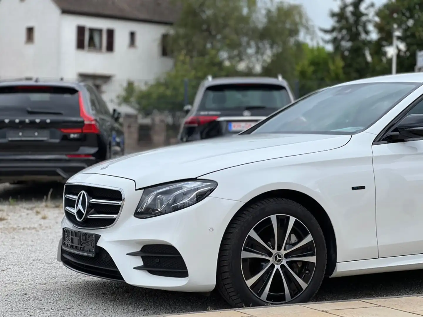 Mercedes-Benz E 300 e AMG 2x Burmester Multibeam Memory Night Blanc - 2