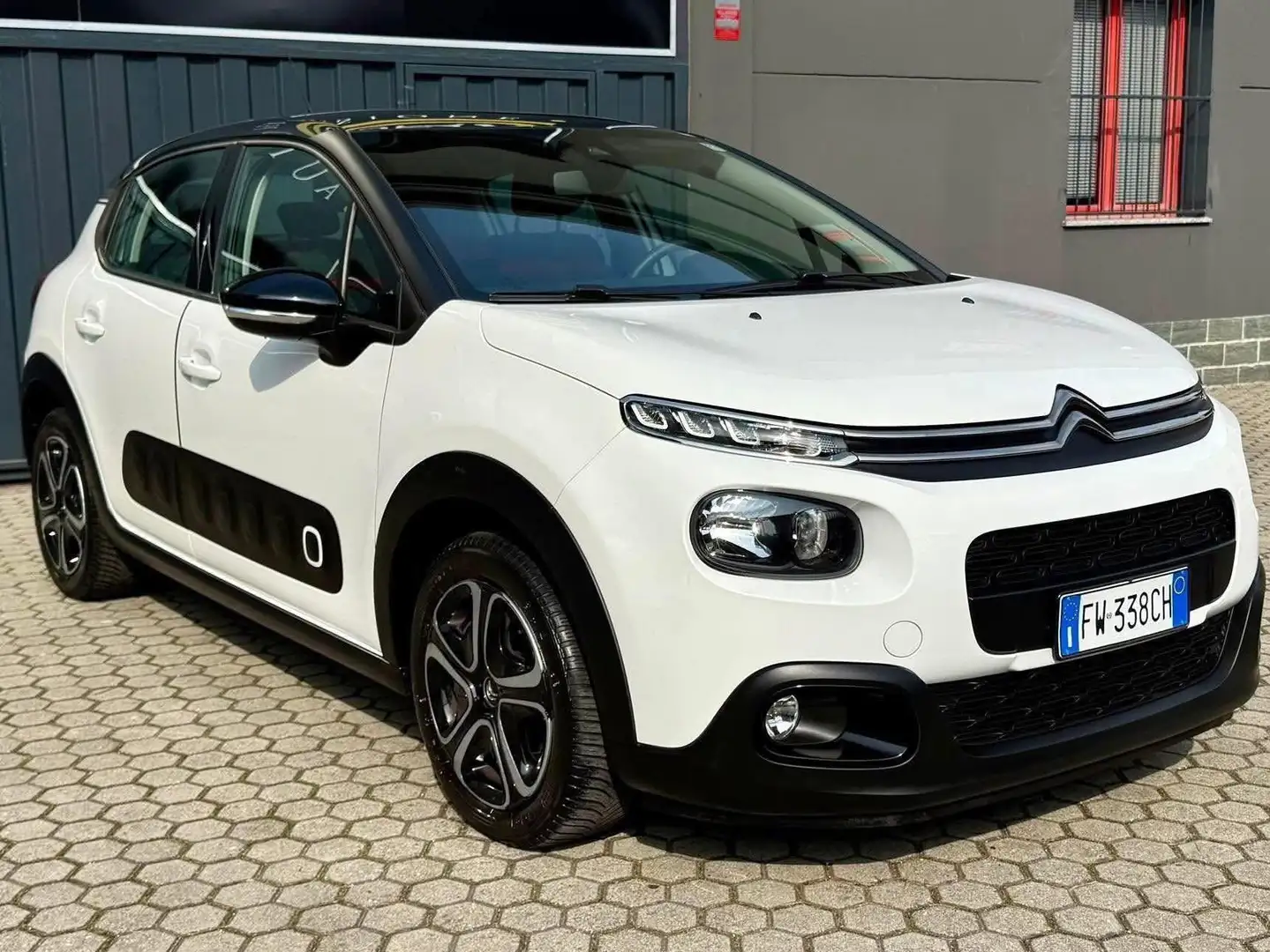 Citroen C3 C3 1.2 Benzina puretech Shine Cambio AUTOMATICO Blanco - 2
