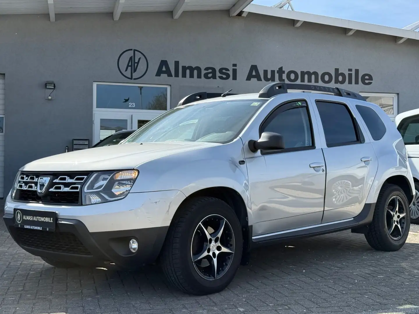 Dacia Duster I Laureate DIESEL/ SHZ/ Klima/ Automatik Šedá - 1