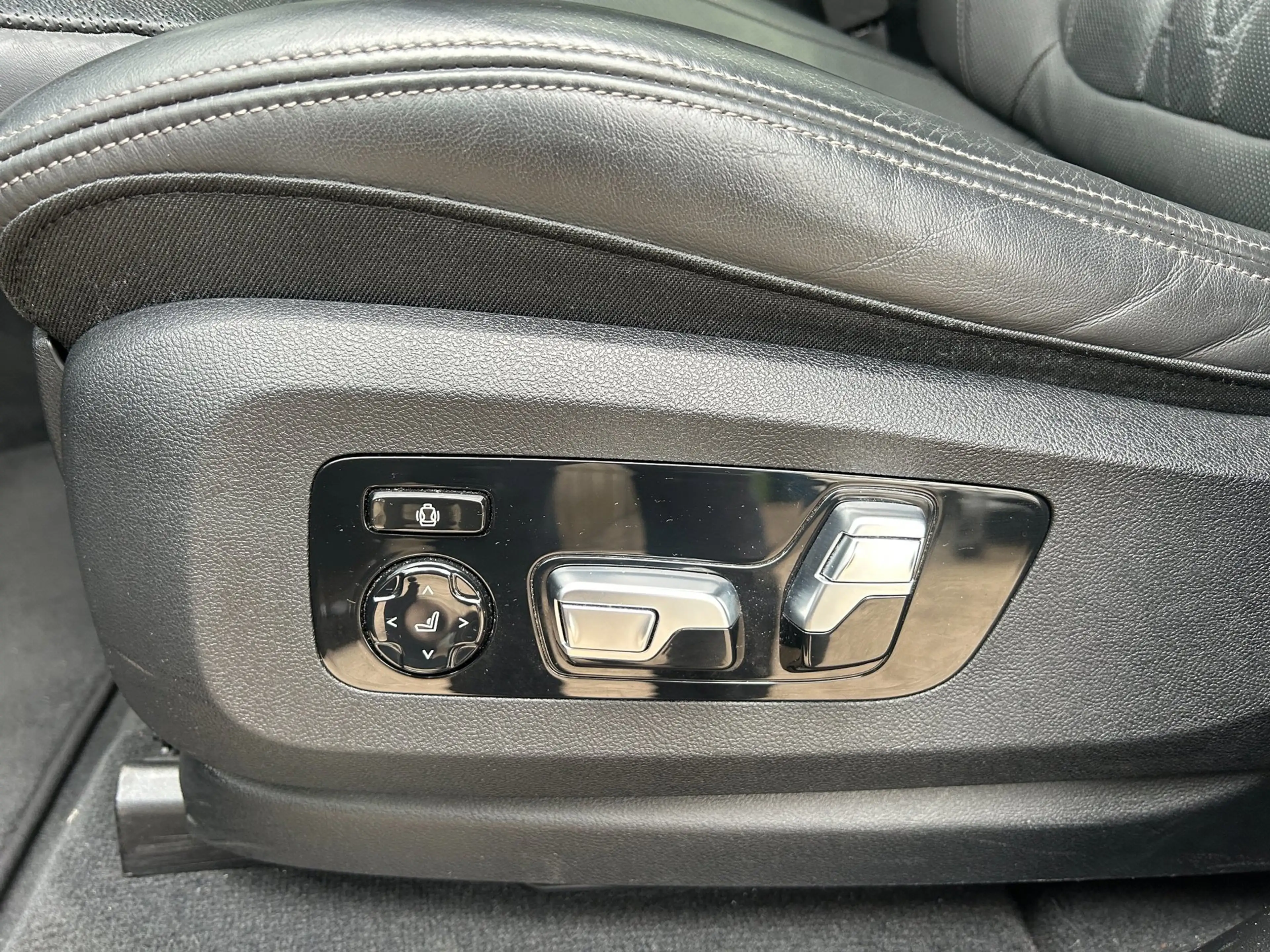 BMW X5 XDrive45e M-sport, B&W, Sky Lounge, Laser, Massage — photo 19