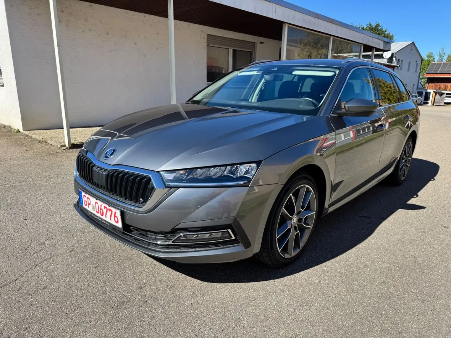 Skoda Octavia Combi Style 4x4 LED Navi Grau - 1