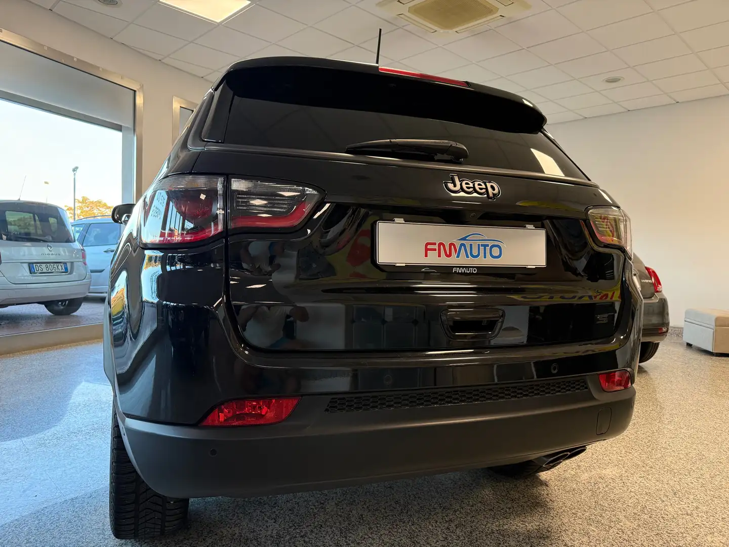 Jeep Compass 1300 TURBO DDCT T4 AUTOMATICA S Zwart - 2